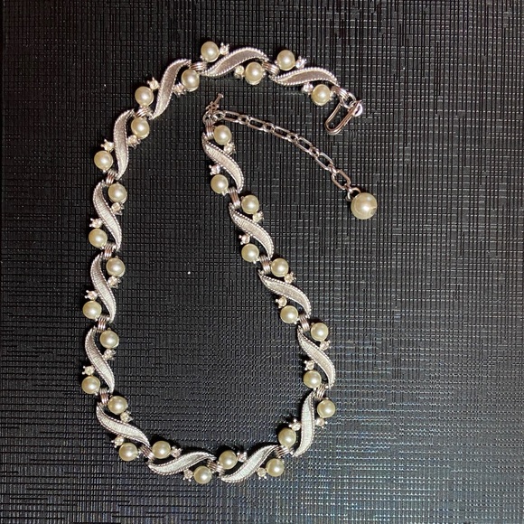 Vintage Trifari Silver metal and Pearl Necklace - Picture 1 of 2